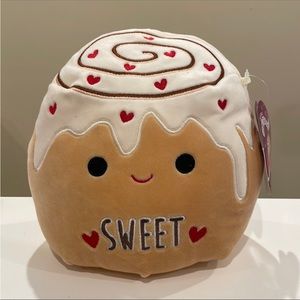 Chanel the Cinnamon Roll Cinnabun 2023 valentine’s day squishmallow NWT RARE